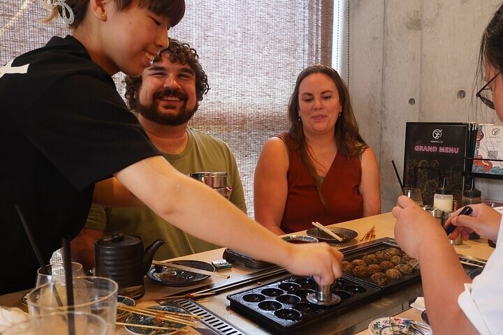Osaka Cooking Class 17 Tastes Takoyaki Making